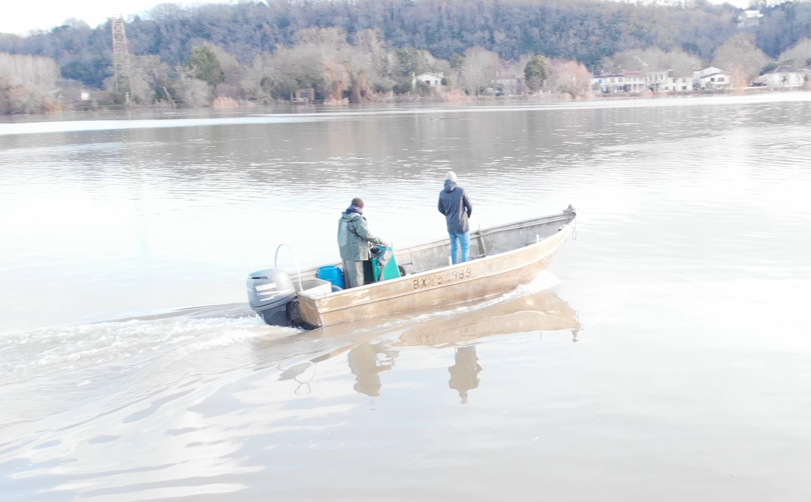 Bateau professionnel sur la Garonne